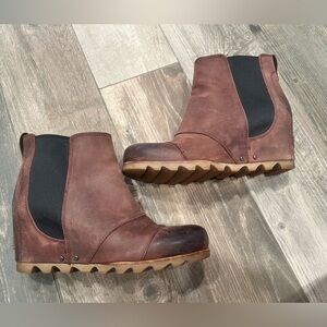 Sorel womens 9 Lea Wedge Boots Cattail Leather Ankle Platform brown NL2704-628